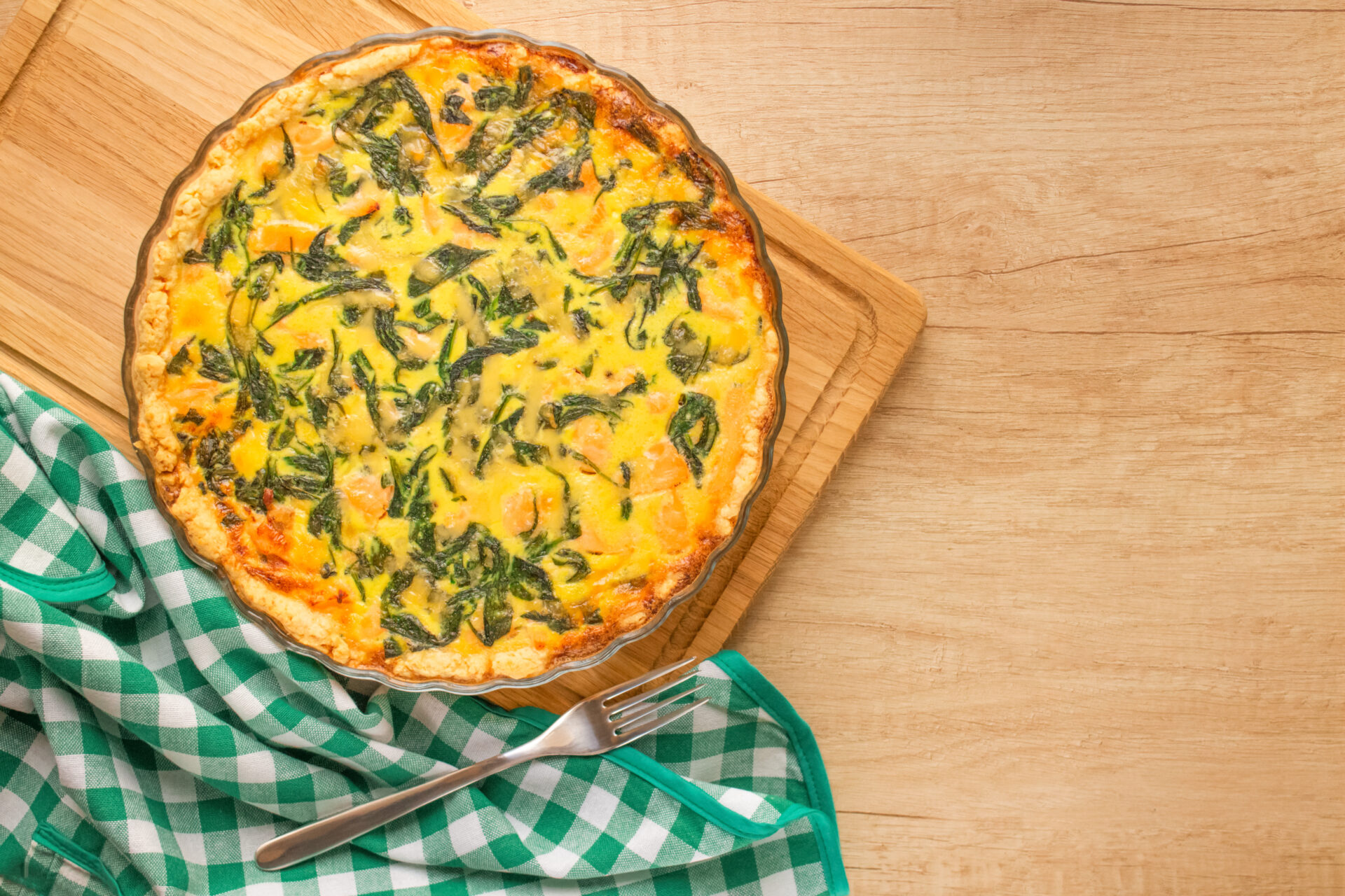 this Salmon Fish and Baby Spinach Leaves Quiche Pie! This easy-to-make quiche combines the flavors of salmon fish, baby spinach leaves, and cheese in a flaky crust.