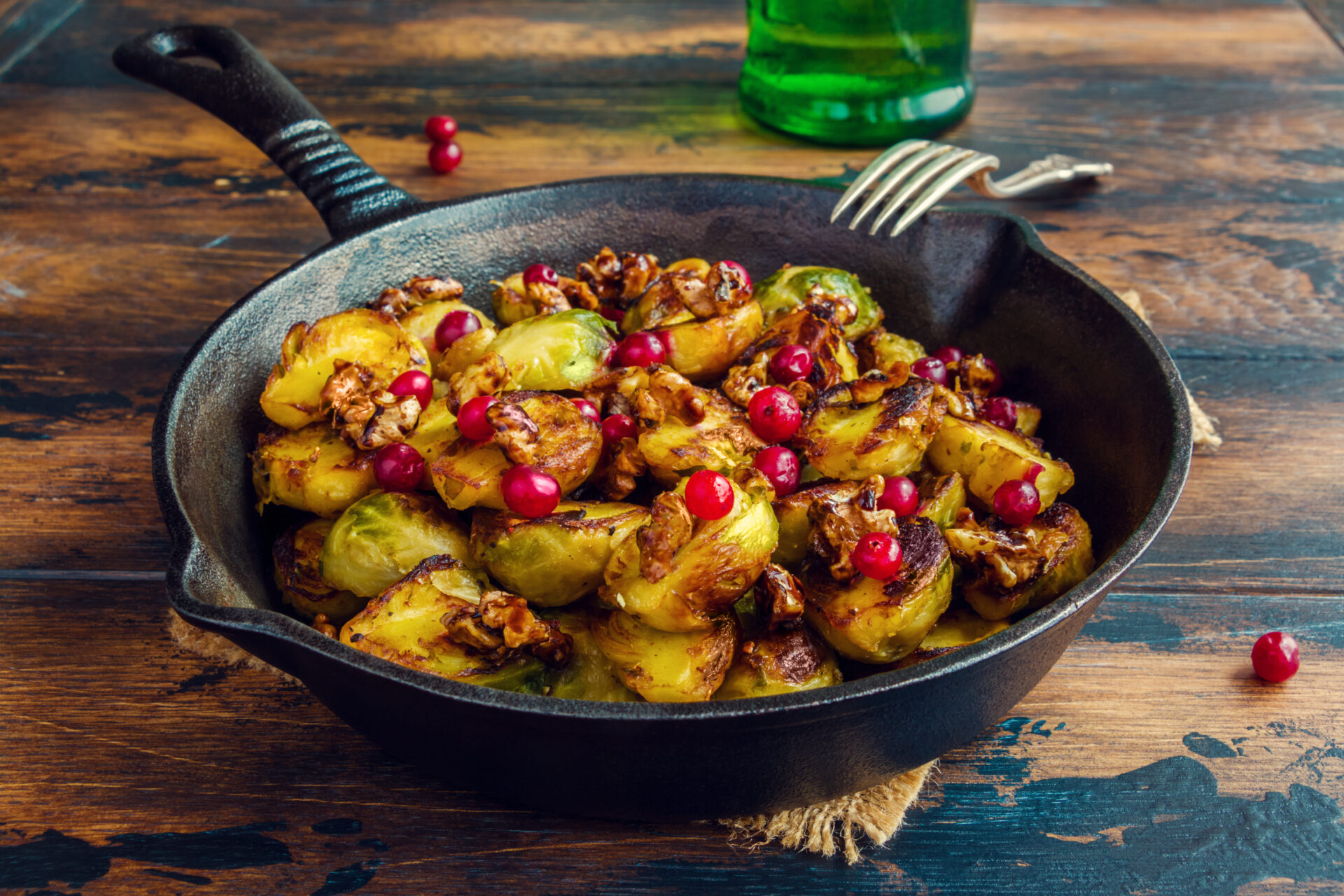 This recipe for roasted Brussels sprouts with caramelized walnuts and cranberries is the perfect way to enjoy this seasonal vegetable. The Brussels sprouts are roasted to perfection, and the sweetness of the cranberries and walnuts pairs perfectly with them.